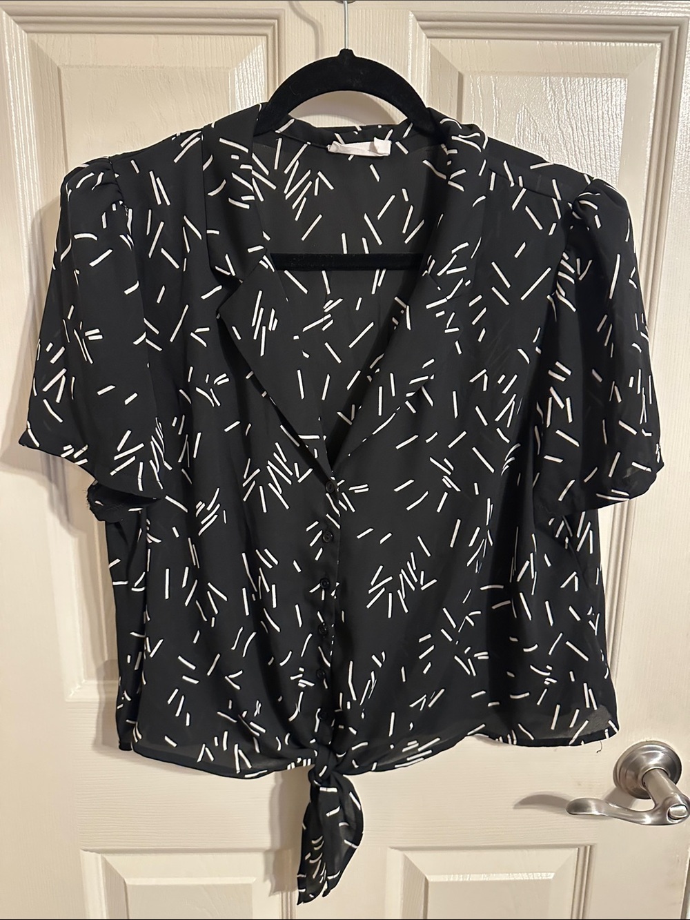 Lush Boxy Tie Front Button Up Short Sleeve Flowy Top, Black & White, Sz XL